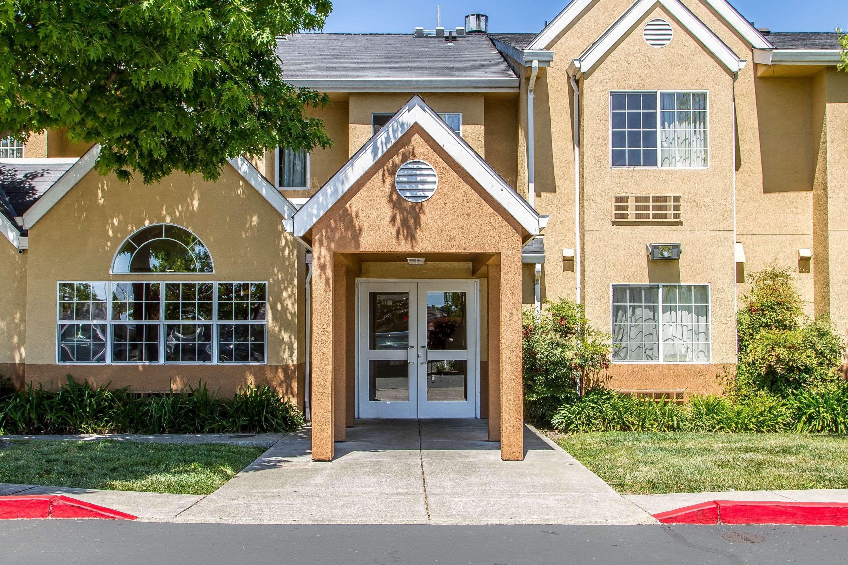Quality Inn & Suites Santa Rosa Exterior photo
