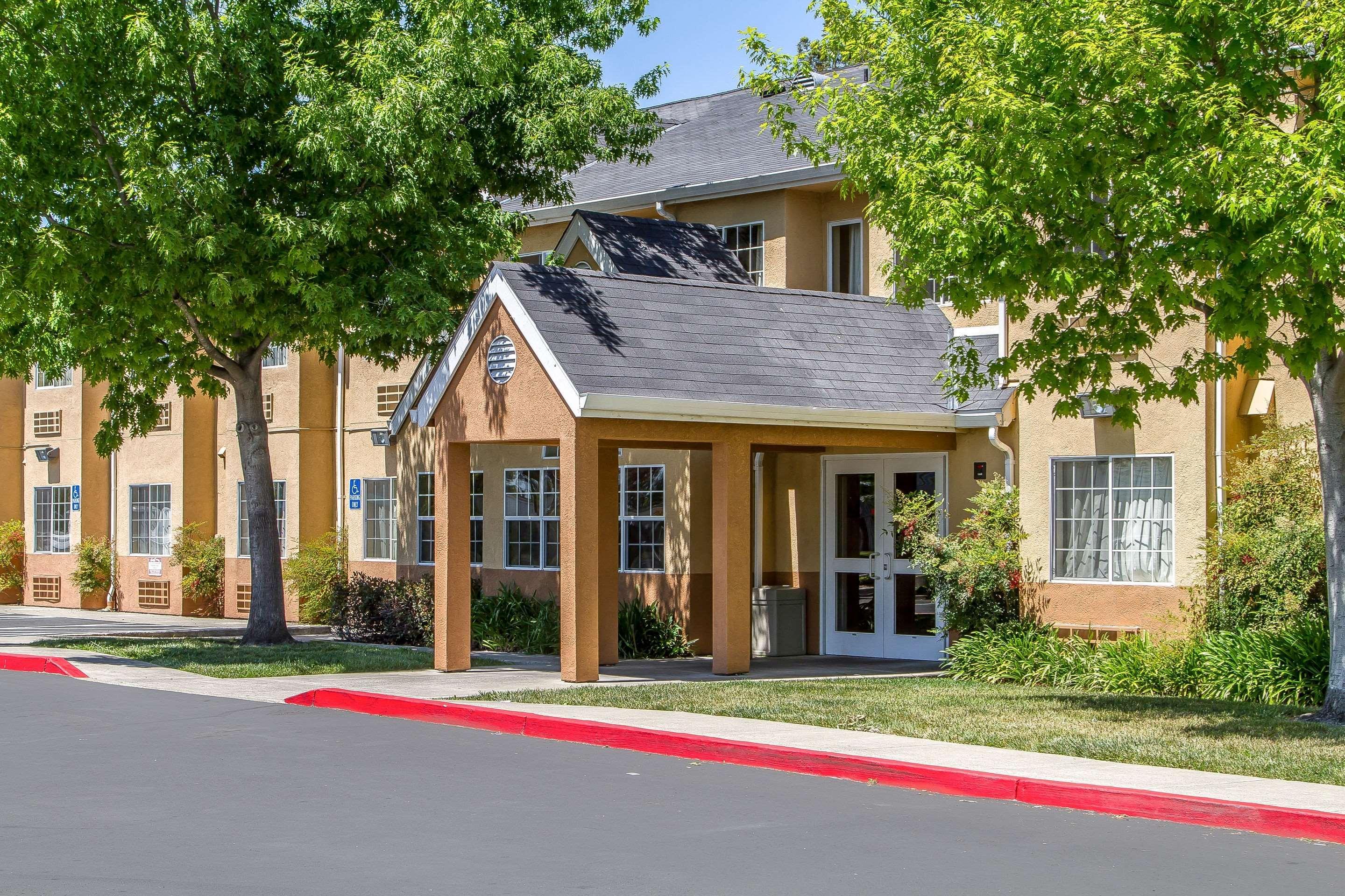 Quality Inn & Suites Santa Rosa Exterior photo