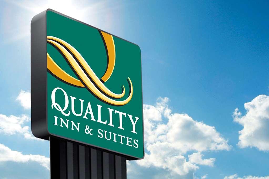 Quality Inn & Suites Santa Rosa Exterior photo